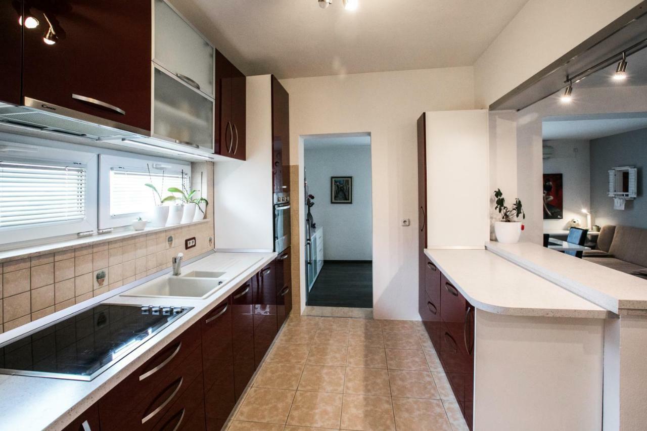 Kaštela 3 Bedrooms Apartman Dmt מראה חיצוני תמונה